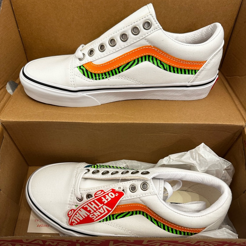 Brand new vans- Old Skool (wave) true white/multi